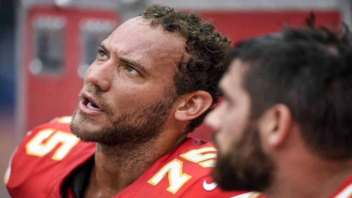 Kansas City Chiefs offensive tackle Jah Reid (left).