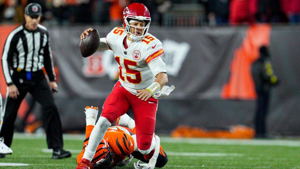 ‘Smash,’ ‘search’ and a rare outburst: Why Chiefs’ last pass vs. Bengals didn’t work