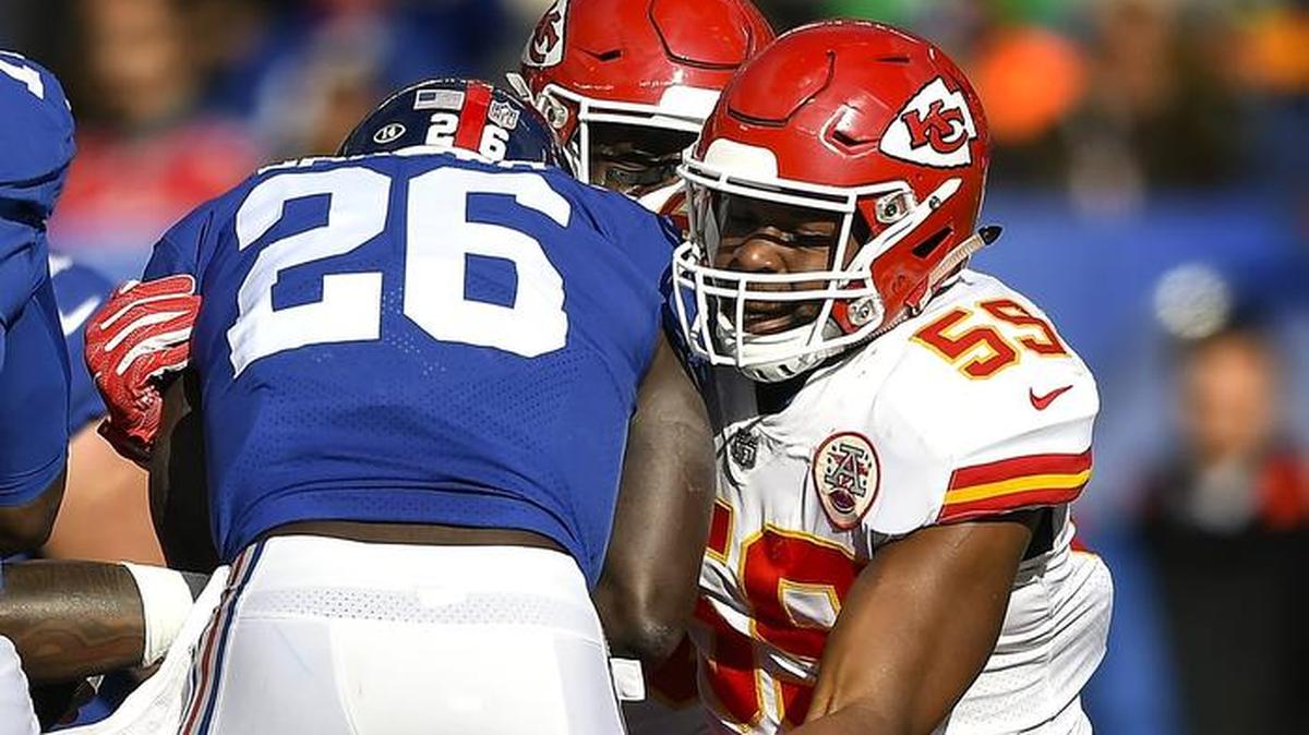 Chiefs linebacker Reggie Ragland made a team-high nine tackles against the Giants, including this one of running back Orleans Darkwa.