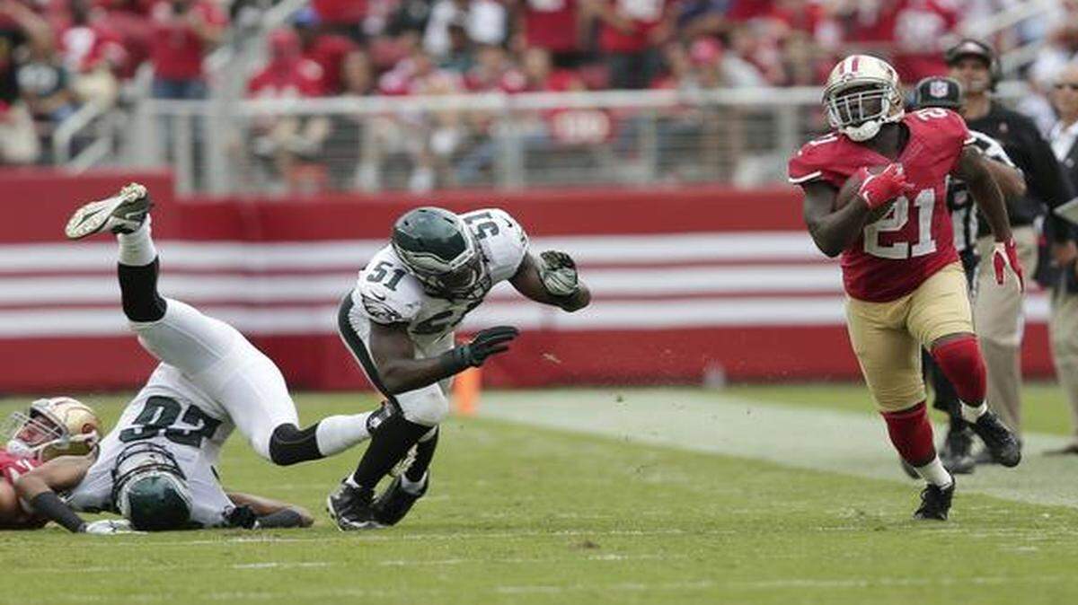 
San Francisco 49ers running back Frank Gore ran past the Eagles in last Sunday’s game.
