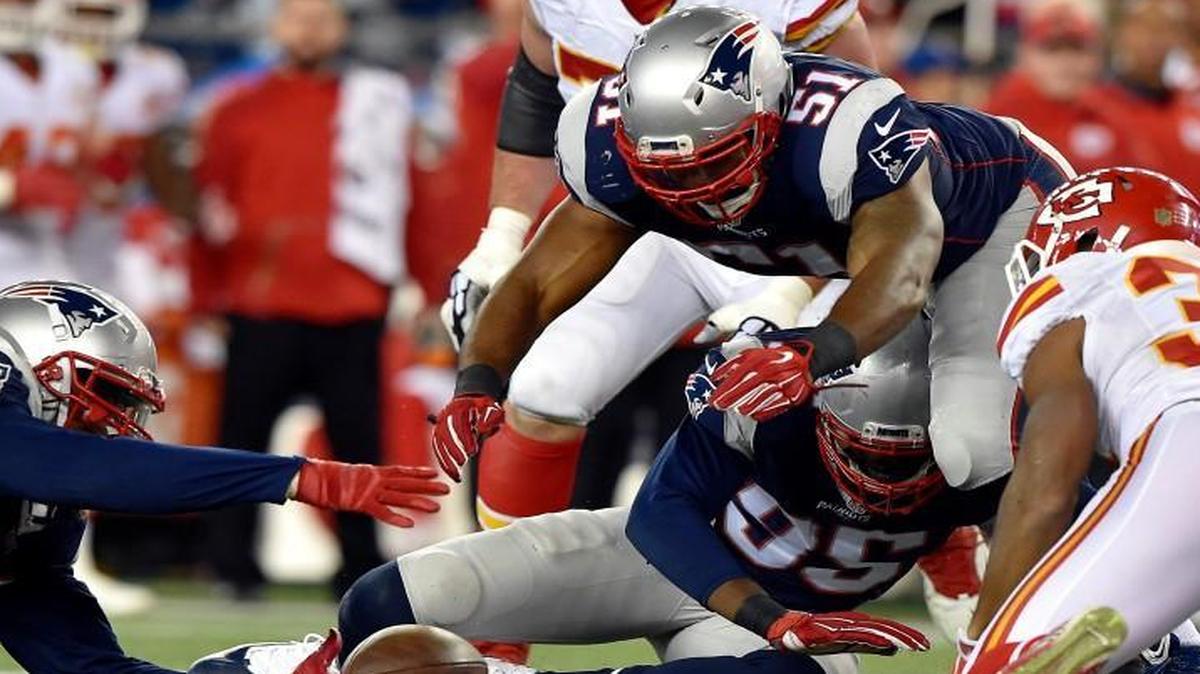 New England Patriot defenders scrambled to recover a ball fumbled by Kansas City Chiefs running back Knile Davis in the third quarter during the AFC divisional playoff game on Saturday.