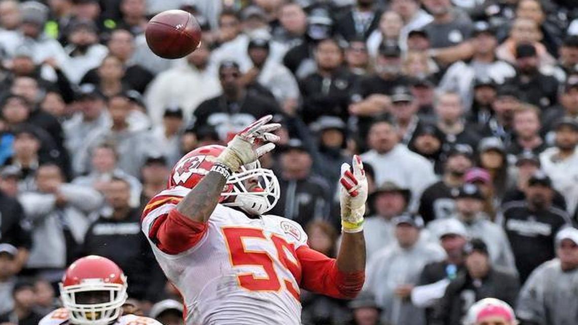 Chiefs inside linebacker Justin March-Lillard knocked down a pass from Raiders quarterback Derek Carr on Sunday.