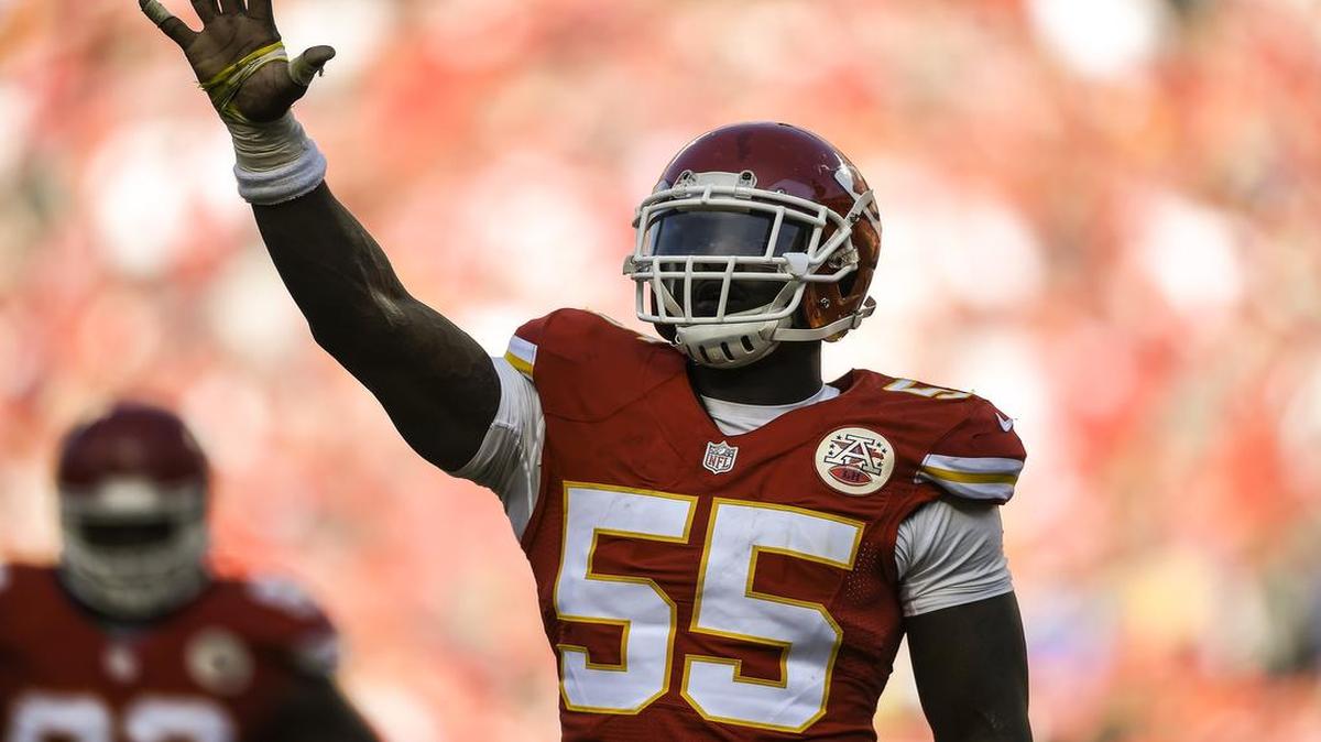 Kansas City Chiefs outside linebacker Dee Ford is under contract with the team through the 2018 season.