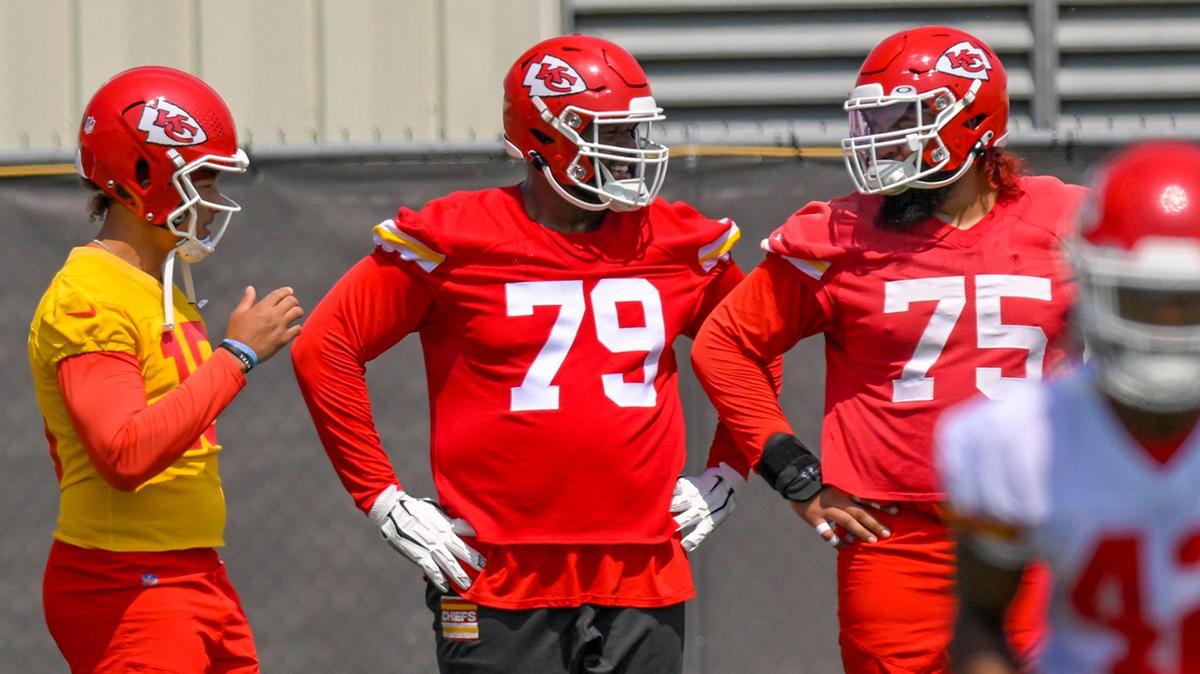 Chiefs quarterback Patrick Mahomes (15), tackles Donovan Smith,(79) and Darian Kinnard (75) during OTAs on Wednesday, May 24, 2023, at the Chiefs Training facility in Kansas City.