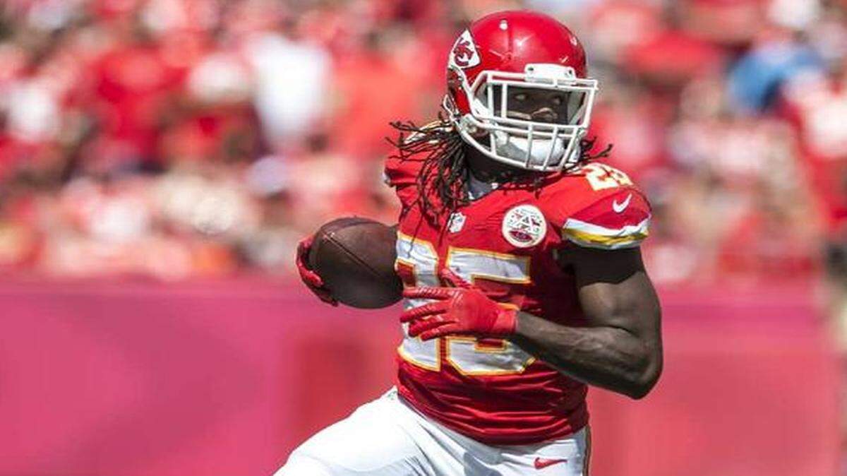 
Despite dealing with injuries this season, running back Jamaal Charles carried the Chiefs’ offense once again.
