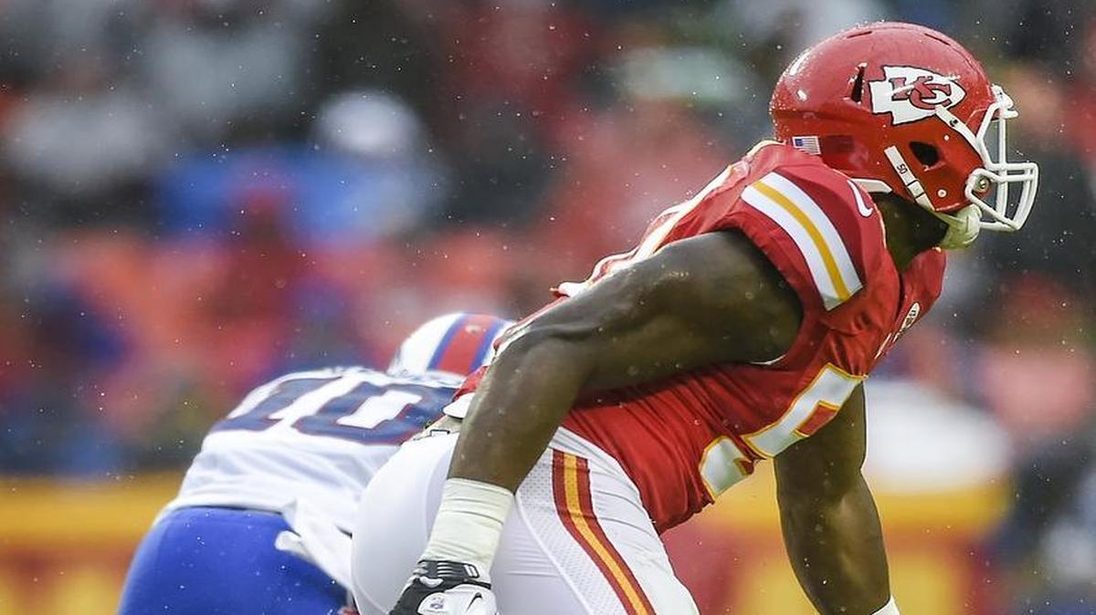 Chiefs linebacker Justin Houston sustained a hyperextended left knee during Sunday’s game against Buffalo but could still play this week at Oakland.