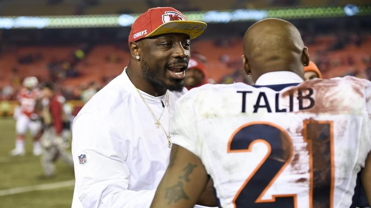 Chiefs outside linebacker Justin Houston spoke with Broncos cornerback Aqib Talib (21) after the Chiefs’ 33-10 win on Dec. 25 at Arrowhead Stadium. Houston was not active for the game with knee swelling.