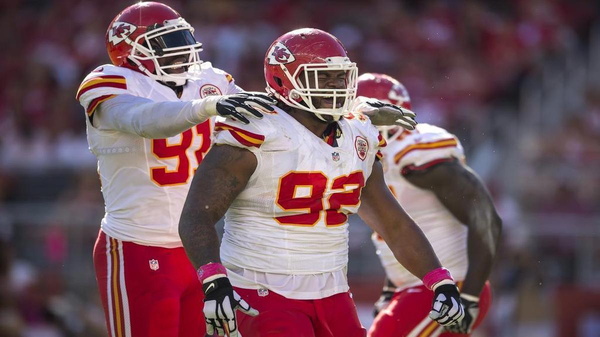 
Kansas City Chiefs nose tackle Dontari Poe (center) shouted in celebration after sacking San Francisco 49ers quarterback Colin Kaepernick during a game last season. At left is Kansas City Chiefs outside linebacker Tamba Hali. 

