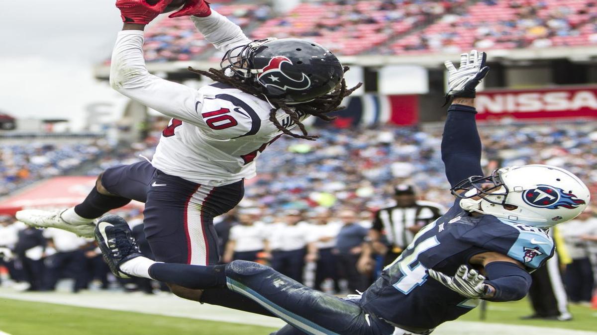 Houston Texans wide receiver DeAndre Hopkins (left)