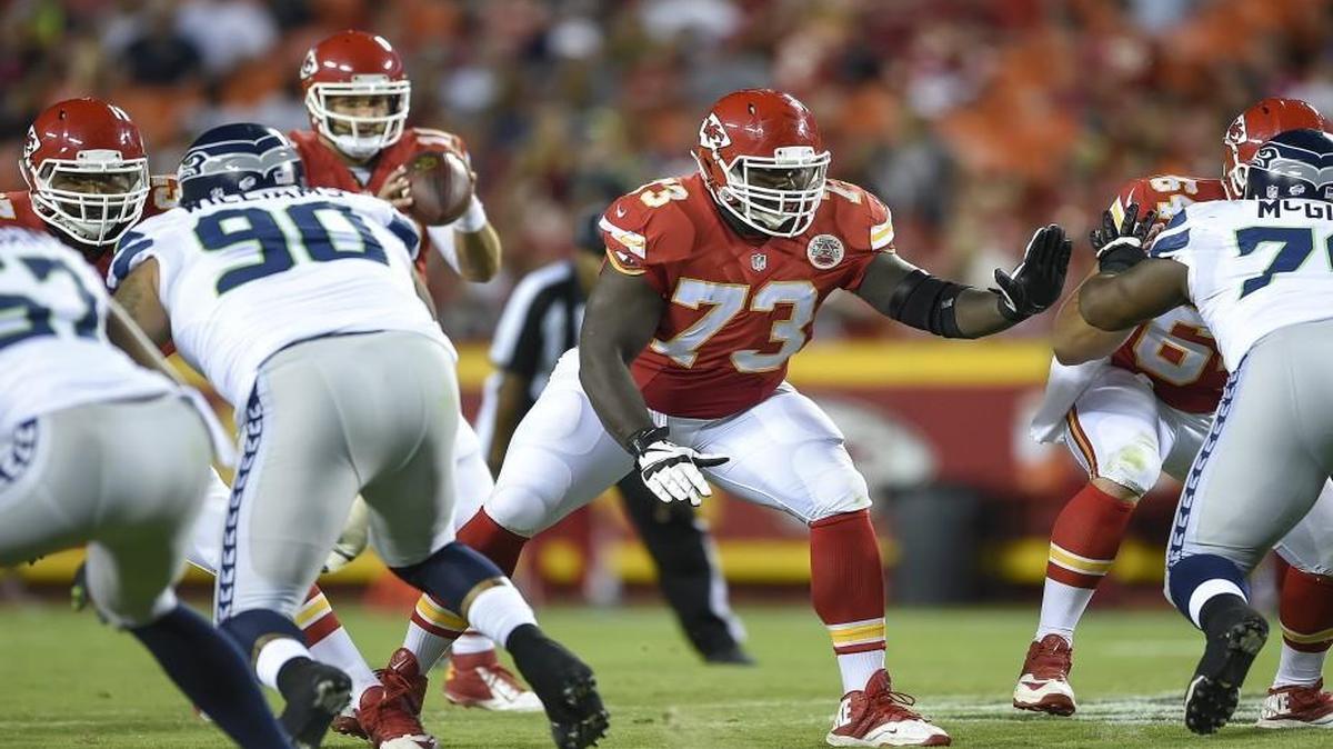 
Kansas City Chiefs guard Zach Fulton blocked against the Seattle Seahawks in the fourth quarter during apreseason game on Aug. 21.
