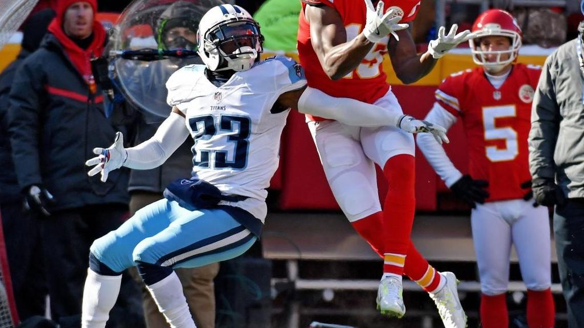 Kansas City Chiefs wide receiver Jeremy Maclin caught a 44-yard pass in front of Tennessee Titans cornerback Brice McCain during a game in December.
