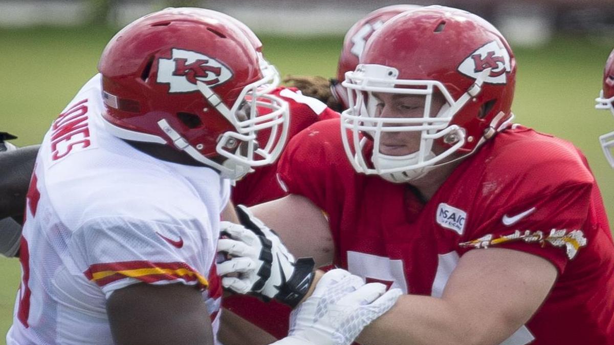 Chiefs defensive tackle Chris Jones (left) tried to push past 6-foot-9 offensive tackle Zach Sterup on Monday.