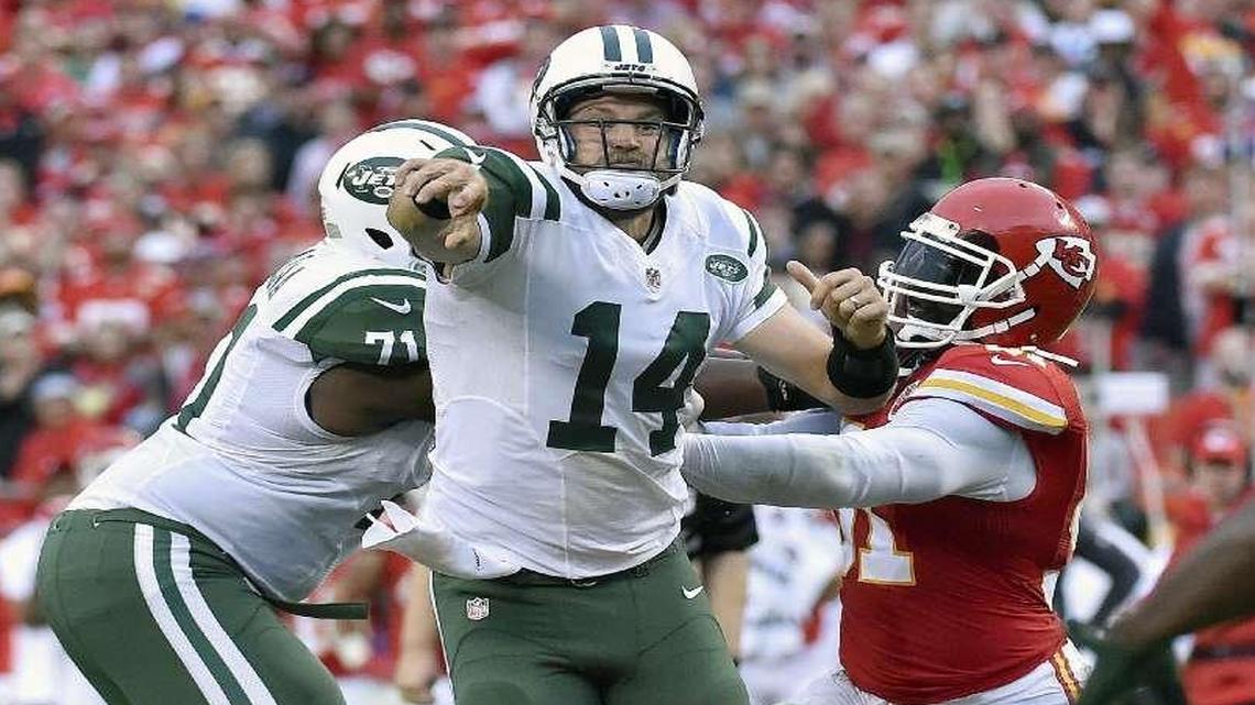 Defensive end Jaye Howard and the Chiefs didn’t get any sacks in Sunday’s game against the Jets, but they did pressure quarterback Ryan Fitzpatrick into six interceptions.