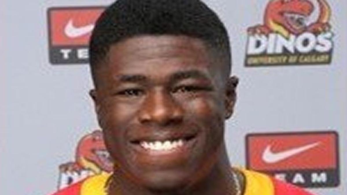 Elie Bouka, a defensive back at the University of Calgary, admires the Chiefs’ Eric Berry.