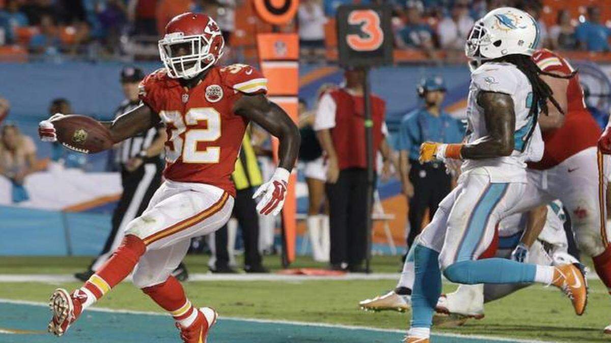 
The high point of Chiefs running back Cyrus Gray’s season came when he scored a touchdown (above) against the Dolphins in September. The low point came when he tore his ACL in Sunday’s game against the Bills.
