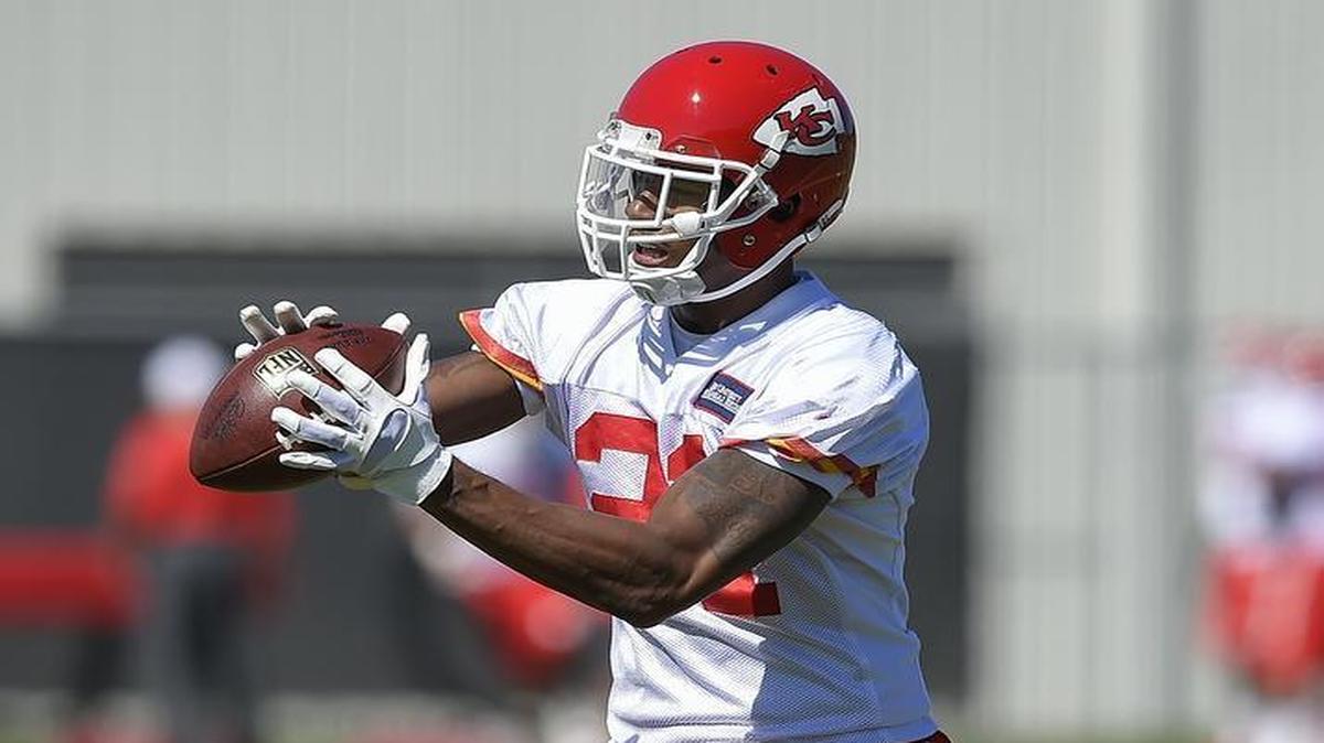 
Kansas City Chiefs cornerback Sean Smith (21) participated in practice on Wednesday for Sunday's game against the Cincinnati Bengals, Smith's first regular season game of the year after serving a three-game suspension.
