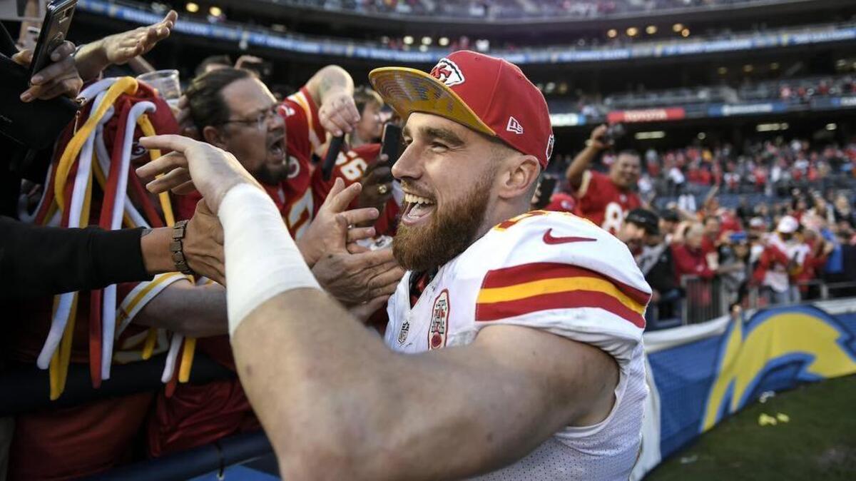 Kansas City Chiefs tight end Travis Kelce (87) celebrated the team's AFC West title after their 37-27 win over the San Diego Chargers on January 1, 2017 at Qualcomm Stadium in San Diego.