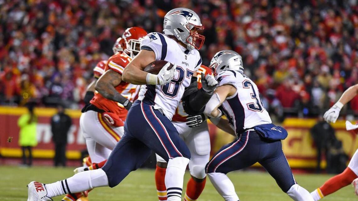 Rob Gronkowski praises KC-area high school for winning $25,000 for football stadium