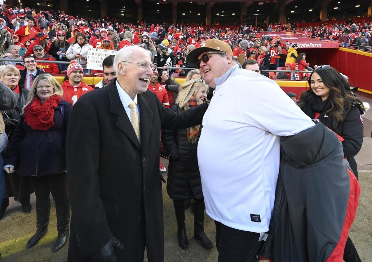Former K-State head football coach Bill Snyder met with K-State alum Eric Stonestreet on the sidelines before the Chiefs played the Oakland Raiders in December at Arrowhead Stadium.