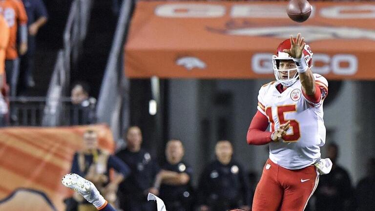 NFL Network story wonders if Patrick Mahomes will try behind-the-back pass Sunday