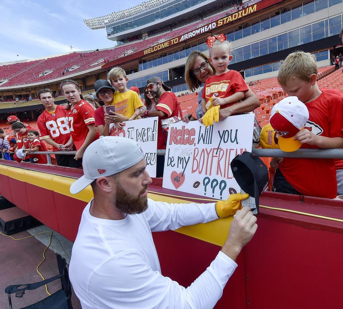 Chiefs tight end Travis Kelce rarely misses an opportunity to connect with fans.
