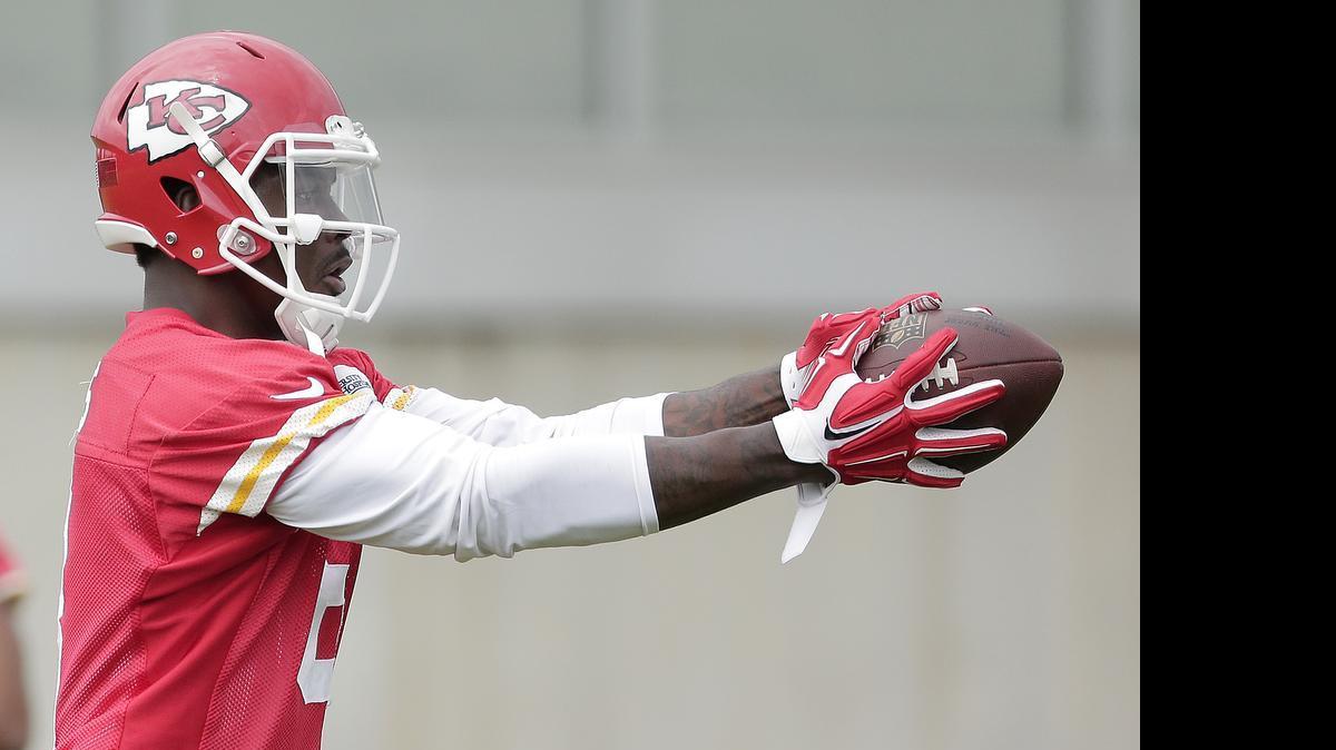 
Kansas City Chiefs wide receiver Da'Rick Rogers participates in a drill during an NFL football organized team activity Thursday, June 11, 2015, in Kansas City, Mo. 
