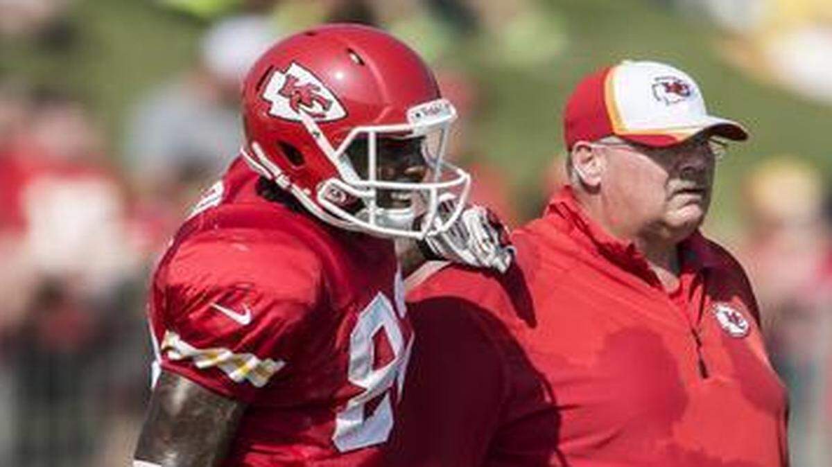 
Kansas City Chiefs wide receiver Dwayne Bowe (82) leaned on coach Andy Reid to stretch his leg during a training-camp practice last year at Missouri Western in St. Joseph, Mo.
