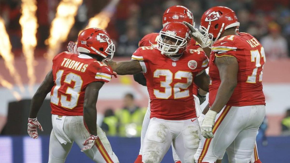 Kansas City Chiefs running back Spencer Ware (center) celebrated after scoring a touchdown during Sunday’s game in London.