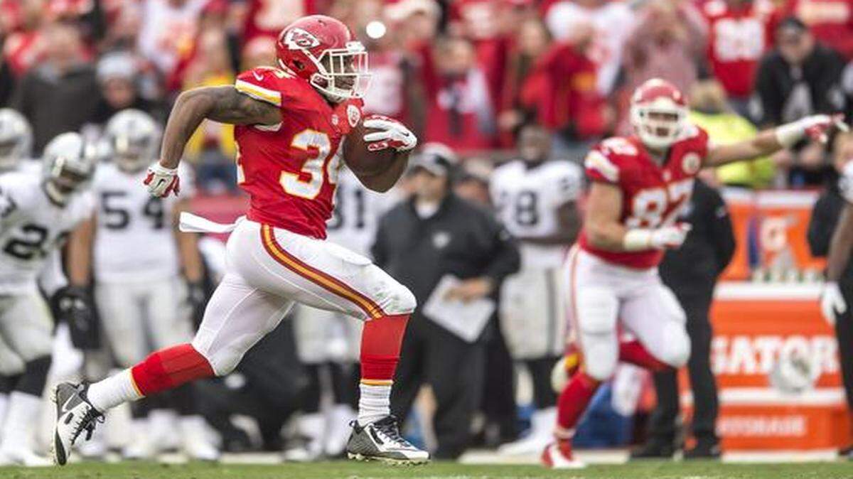 
Running back Knile Davis has helped the Chiefs lead the NFL in kickoff-return yardage.
