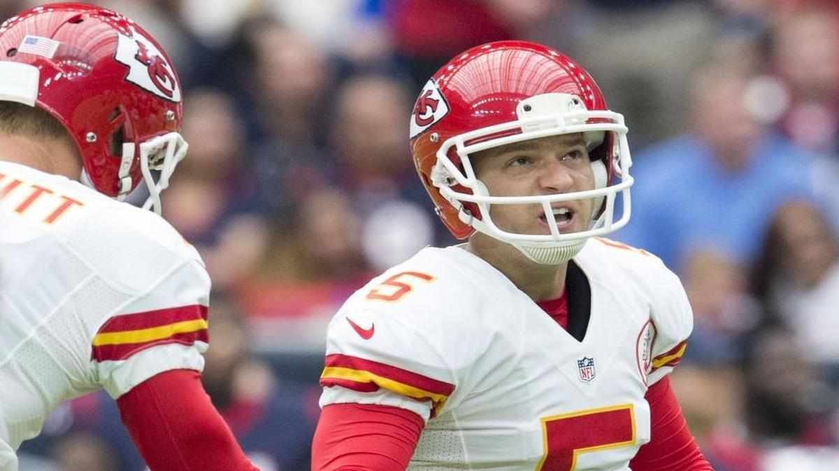 Kansas City Chiefs kicker Cairo Santos reacted after kicking a field goal in the fourth quarter of Sunday’s game. Santos accounted for all of the Chiefs’ points.