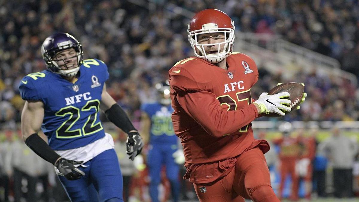 AFC tight end Travis Kelce,of the Kansas City Chiefs, runs into the end zone for a touchdown ahead of NFC free safety Harrison Smith, of the Minnesota Vikings, during the first half of the NFL Pro Bowl football game Sunday, Jan. 29, 2017, in Orlando, Fla.