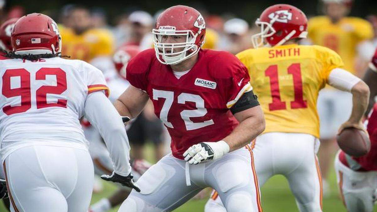 
Kansas City Chiefs offensive tackle Eric Fisher (72) protected quarterback Alex Smith’s blind side at training camp practice last week.
