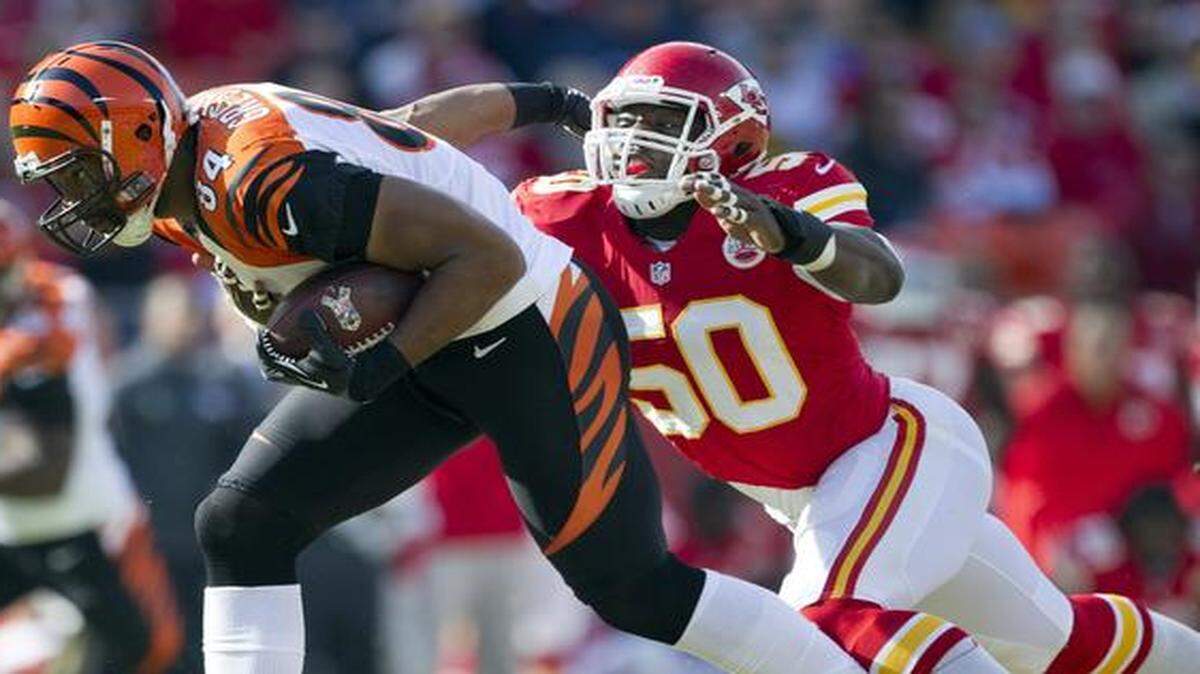 
Outside linebacker Justin Houston (right) and the Chiefs are “far apart” on contract negotiations, according to a source.

