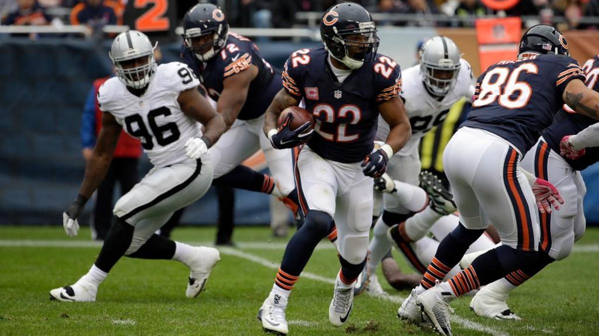 
Bears running back Matt Forte ran in the first half against the Raiders on Sunday in Chicago.
