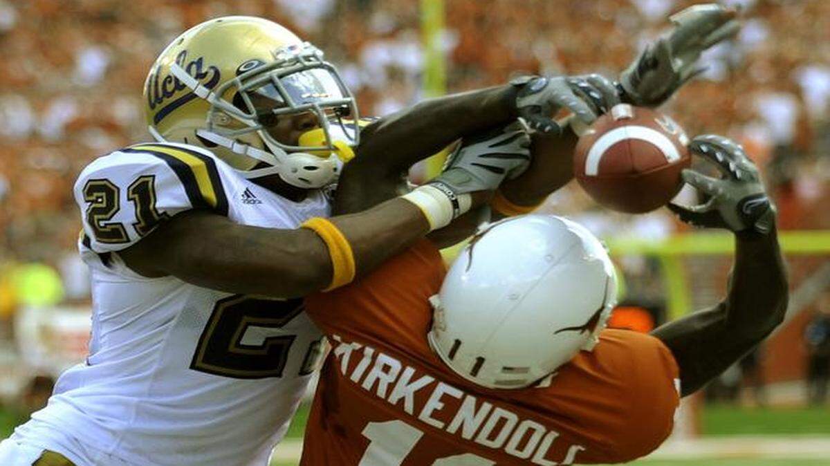 
The Chiefs have signed cornerback Aaron Hester (left) to a reserve-future contract. Hester, 24, is listed at 6-feet-1 and 207 pounds, so he has the size the Chiefs like. He went undrafted out of UCLA in 2013, and has spent time with the Broncos, Lions and Chargers since then. He is the cousin of Falcons receiver Devin Hester, a three-time Pro Bowler.
