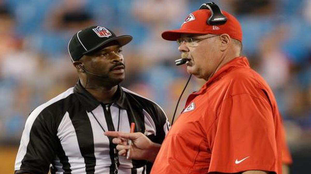
Saturday night in Charlotte, N.C., head coach Andy Reid saw his Chiefs lose an preseason game 28-16 to the Carolina Panthers. They did so without Star running back Jamaal Charles, who sat out the game with a bruised foot.
