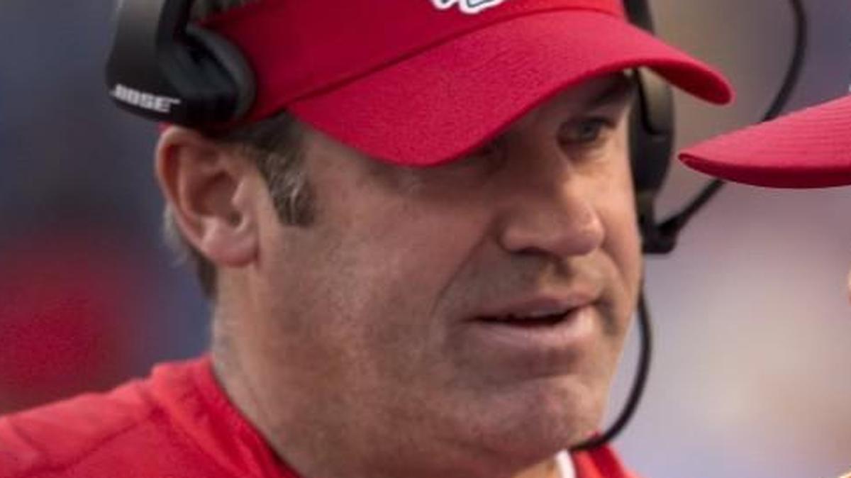 Kansas City Chiefs offensive coordinator Doug Pederson (left) spoke with quarterback Alex Smith during a game against the San Diego Chargers on Nov. 22 in San Diego, Calif.