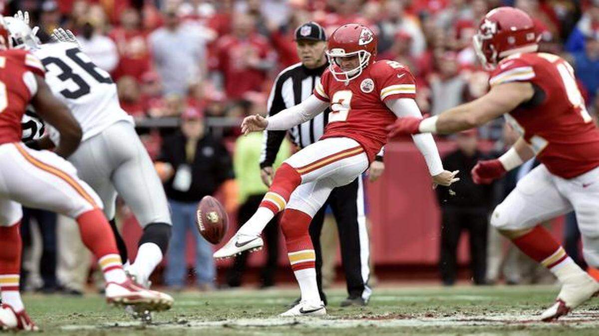 
Chiefs punter Dustin Colquitt appeared to be faking a punt and passing the ball down field from the Oakland 37. At the last instant, with defenders in his face, Colquitt punted the ball 31 yards, where it was downed at the Raiders’ 6. “He was just faking the fake,” coach Andy Reid quipped after the game.

