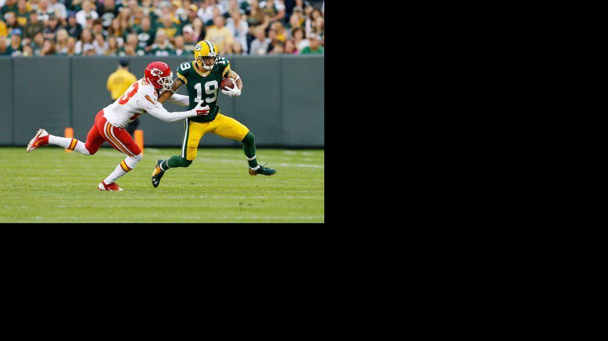 
Chiefs defensive back Phillip Gaines tried to make the tackle on the Packers’ Myles White during the first half on Thursday night in Green Bay, Wis.
