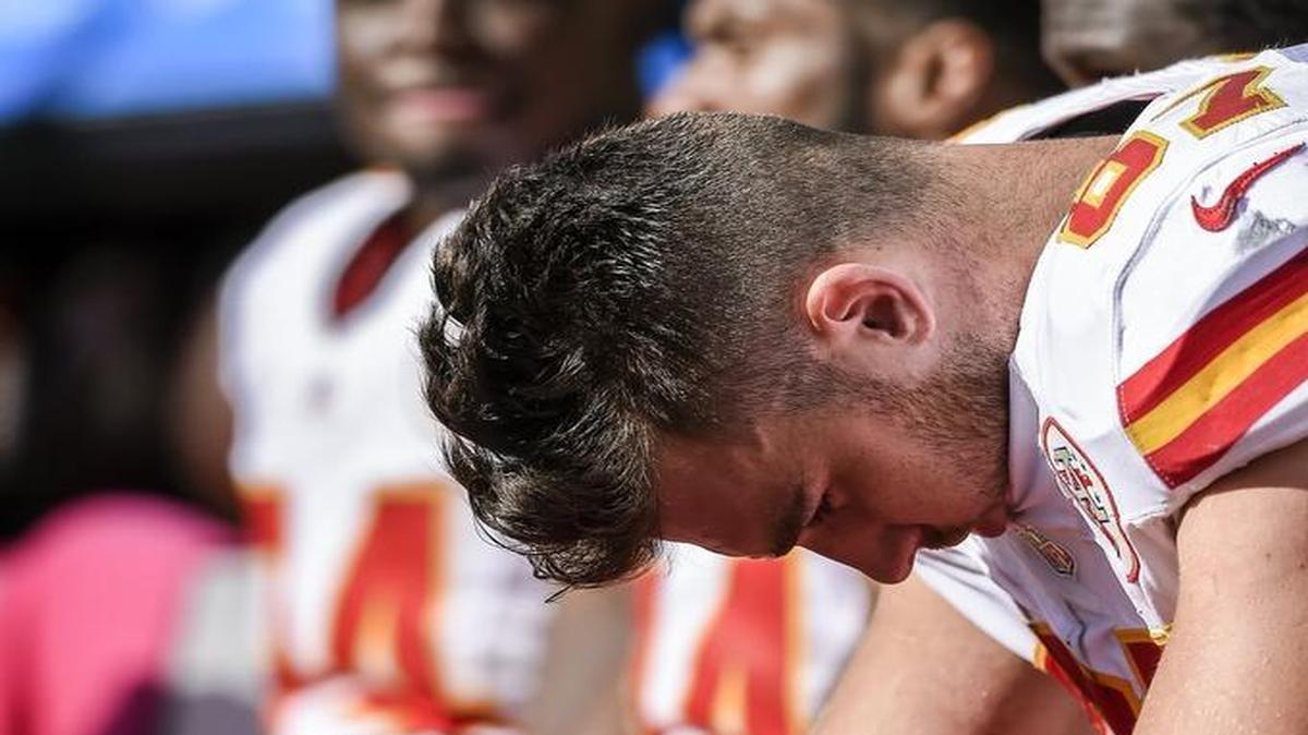 
Kansas City Chiefs tight end Travis Kelce hung his head late in the fourth quarter in the 36-21 loss to the Cincinnati Bengals on Sunday.
