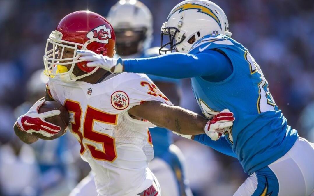 Kansas City Chiefs running back Charcandrick West gained 47 yards before being brought down by San Diego Chargers cornerback Brandon Flowers in the first quarter of Sunday’s game at Qualcomm Stadium in San Diego.