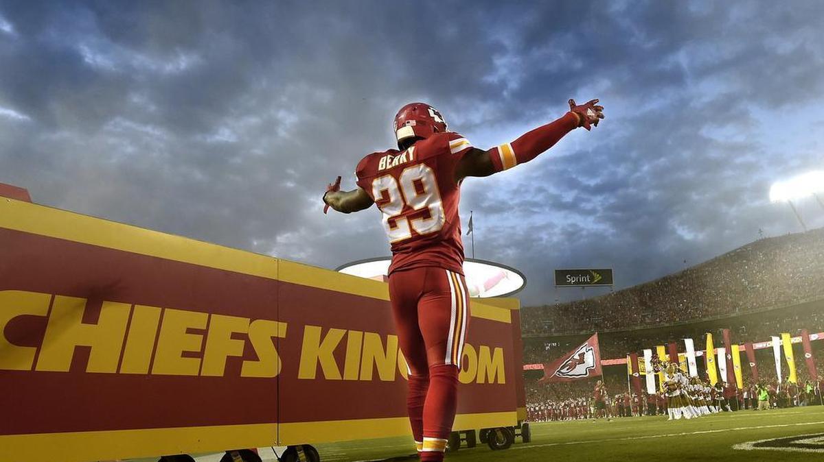 
Last Thursday night wasn’t all bad for the Chiefs, in spite of their loss to the Broncos: They and their fans welcomed back Eric Berry to Arrowhead Stadium for his first regular-season game since overcoming cancer.
