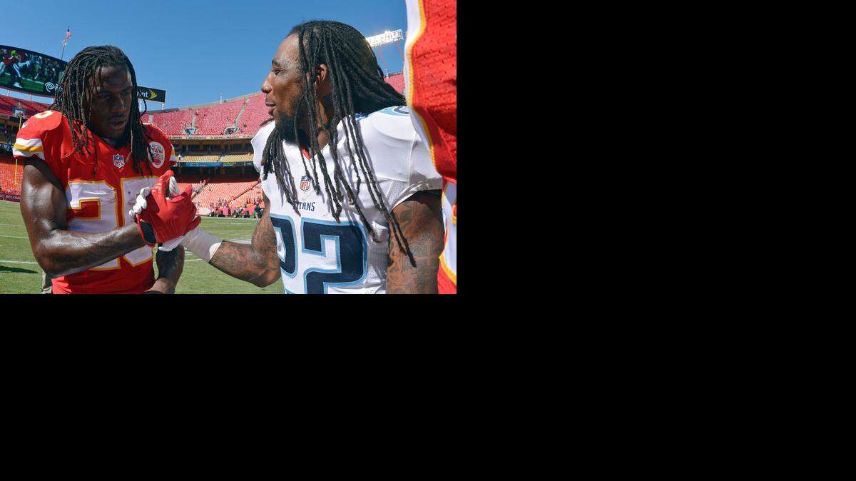 
Chiefs running back Jamaal Charles (left) and Tennessee Titans running back Dexter McCluster got reacquainted after the teams’ game on Sunday Arrowhead Stadium.
