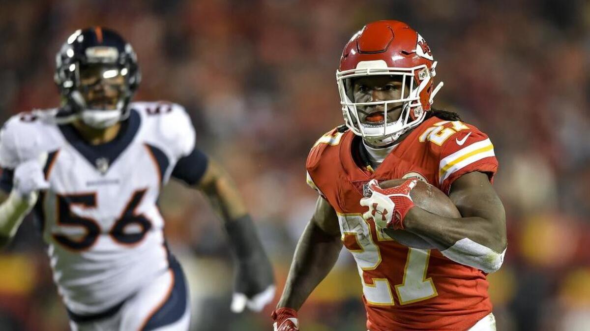 Chiefs running back Kareem Hunt (right) led the NFL in rushing, but he finished second to New Orleans’ Alvin Kamara for AP offensive rookie of the year.