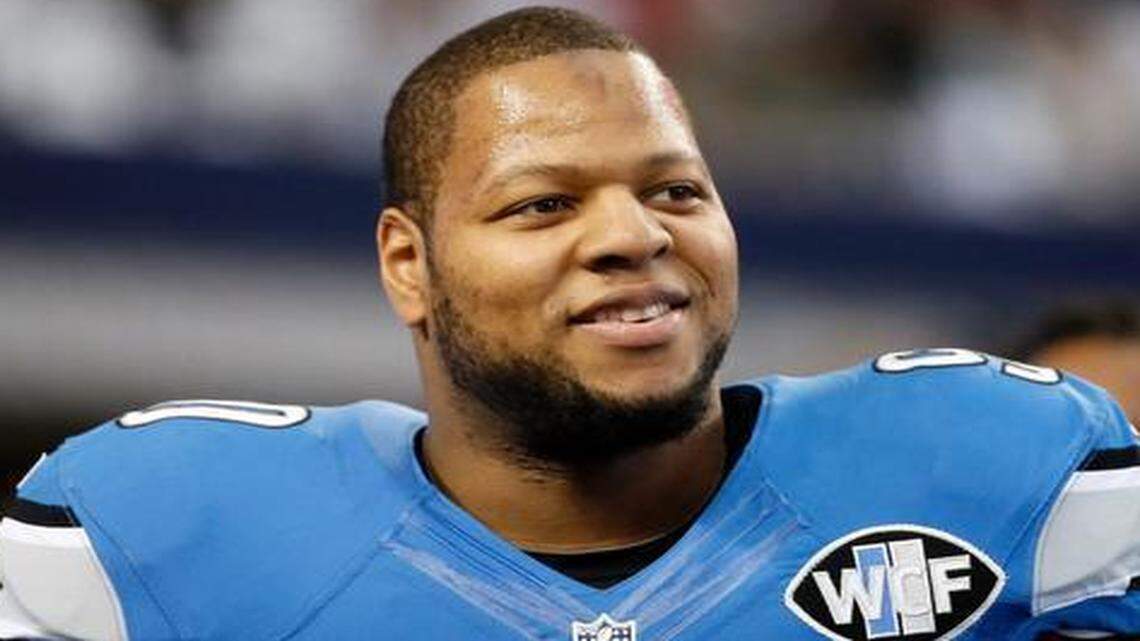 Ndamukong Suh’s record deal with the Miami Dolphins might only raise free agent linebacker Justin Houston’s price tag even higher for the Chiefs or whoever else might come sniffing around.