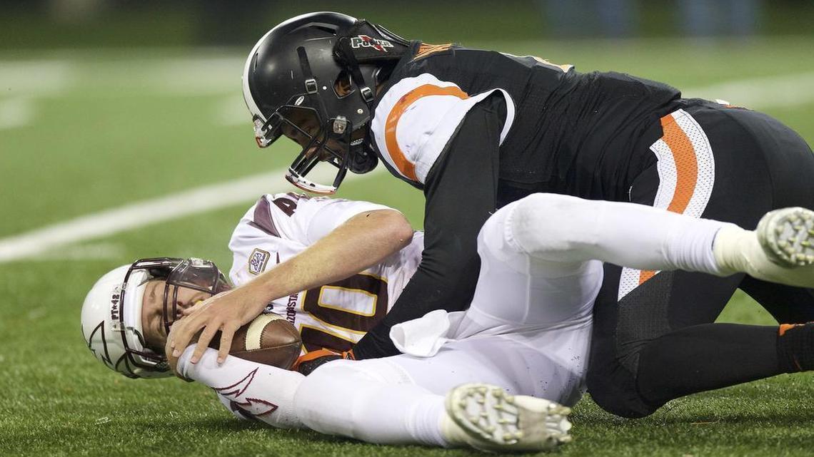 
Oregon State linebacker D.J. Alexander (4) sacked Arizona State quarterback Taylor Kelly (10) during a 2014 game.
