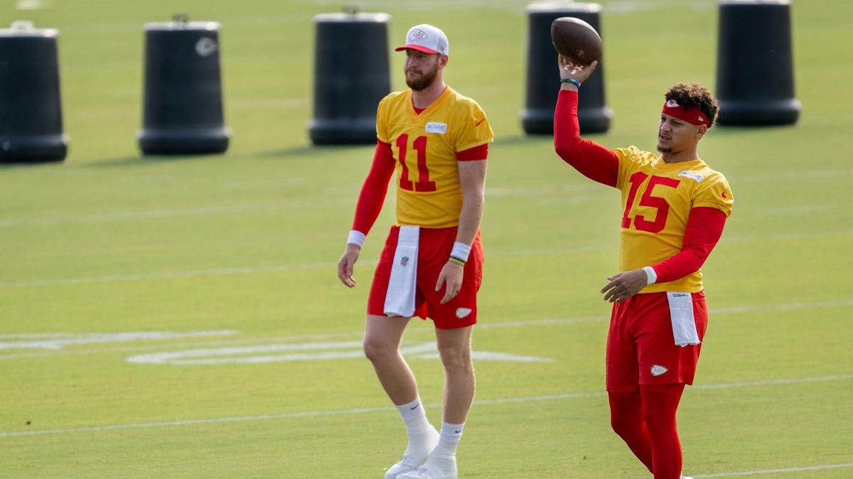 Chiefs quarterbacks Carson Wentz (4) and Patrick Mahomes (15) during training camp at Missouri Western State University on Tuesday, July 23, 2024, in St. Joseph.