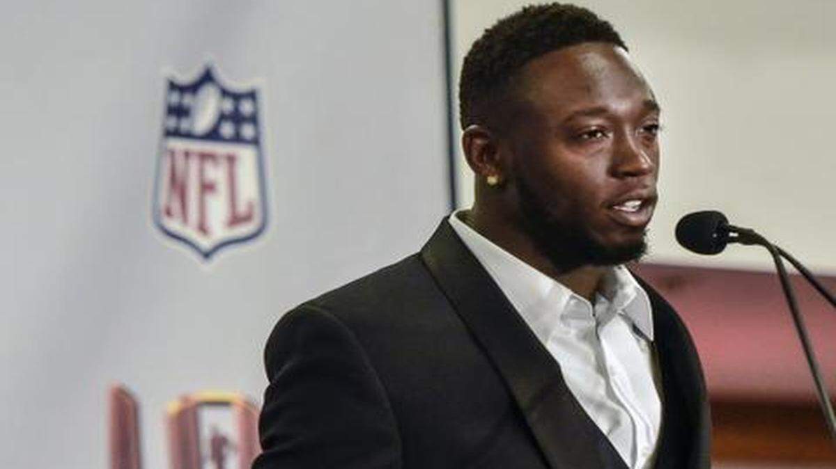 
Chiefs running back/wide receiver De’Anthony Thomas talked about receiving the Mack Lee Hill Award, recognizing the team’s top rookie player, on Saturday during the newsconference for the 45th Annual NFL 101 Awards at the Westin Kansas City at Crown Center.
