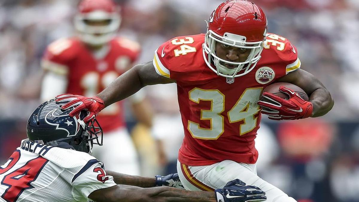 Chiefs running back Knile Davis was inactive for the first time this season on Sunday.