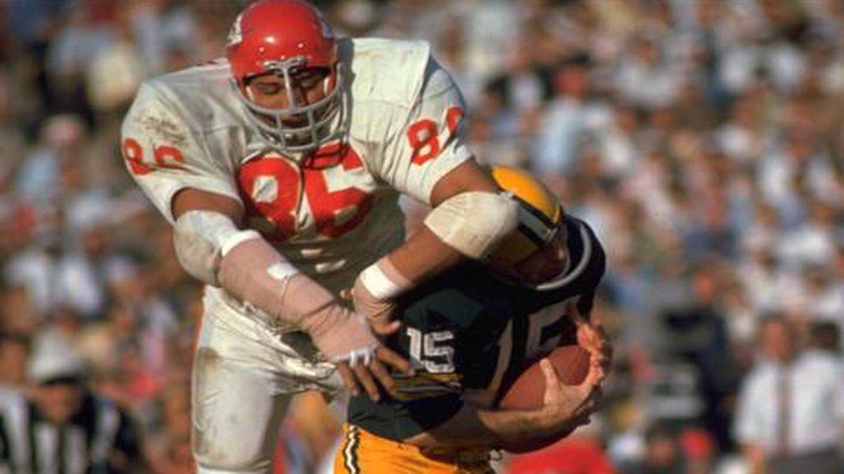 
The Chiefs’ Buck Buchanan put a hurt on Bart Starr in Super Bowl I.
